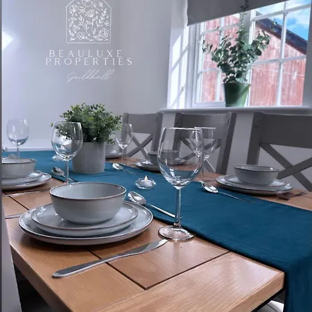 Guildhall - Beauluxe Properties Large Property - 3 Bedroom - 4 Beds - Sleeps Upto 6 People Church Gresley Exterior photo