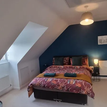 Guildhall - Beauluxe Properties Large Property - 3 Bedroom - 4 Beds - Sleeps Upto 6 People Church Gresley Exterior photo