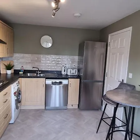 Guildhall - Beauluxe Properties Large Property - 3 Bedroom - 4 Beds - Sleeps Upto 6 People Church Gresley Exterior photo