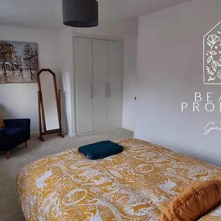 Guildhall - Beauluxe Properties Large Property - 3 Bedroom - 4 Beds - Sleeps Upto 6 People Church Gresley Exterior photo
