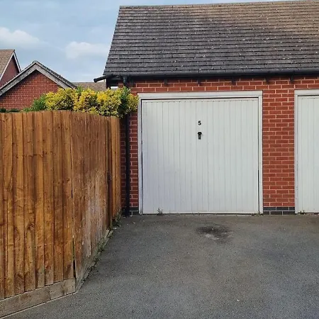 Guildhall - Beauluxe Properties Large Property - 3 Bedroom - 4 Beds - Sleeps Upto 6 People Church Gresley Exterior photo