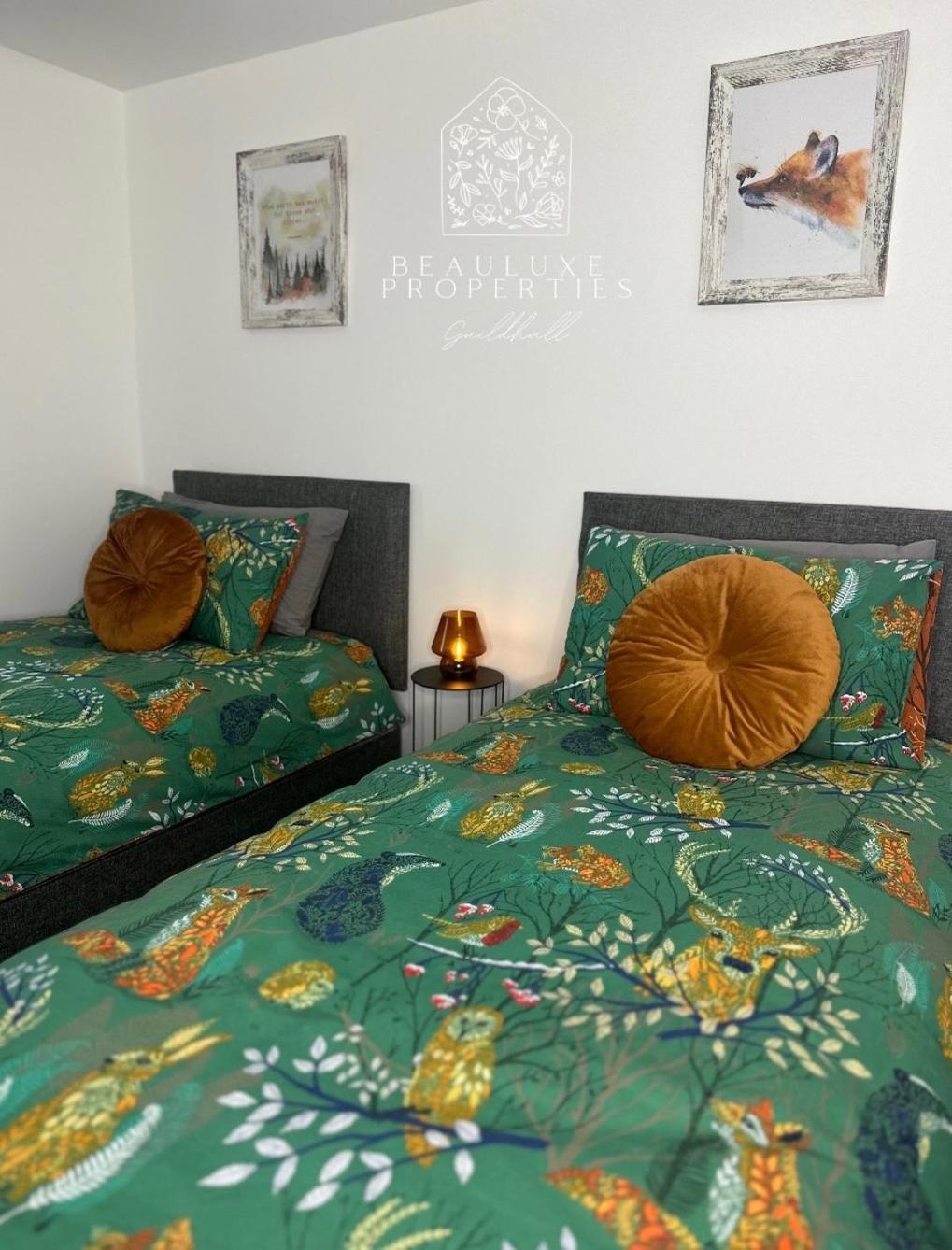 Guildhall - Beauluxe Large - 3 Bedroom - 4 Beds - Sleeps Upto 6 People Holiday home Church Gresley