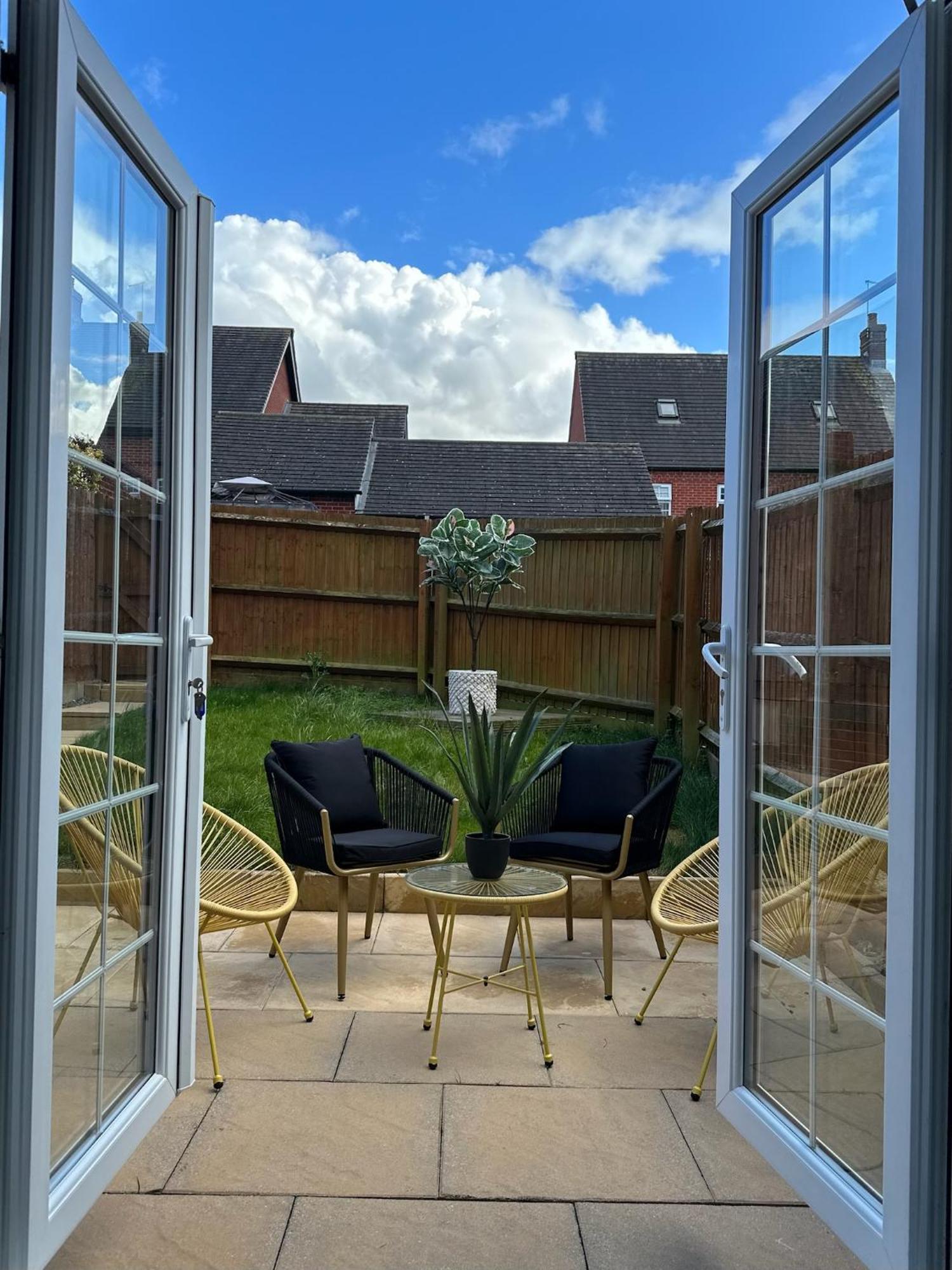 Guildhall - Beauluxe Large - 3 Bedroom - 4 Beds - Sleeps Upto 6 People