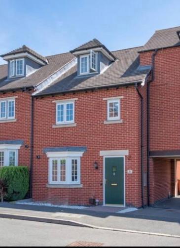 Guildhall - Beauluxe Large - 3 Bedroom - 4 Beds - Sleeps Upto 6 People Holiday home