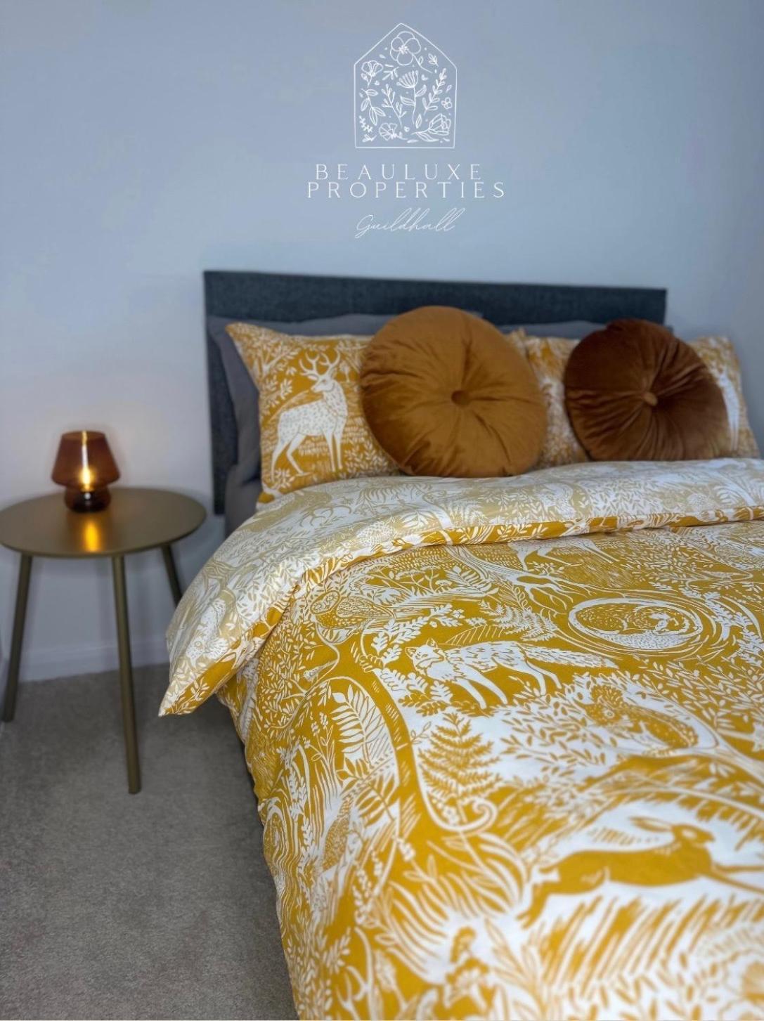 Guildhall - Beauluxe Large - 3 Bedroom - 4 Beds - Sleeps Upto 6 People
