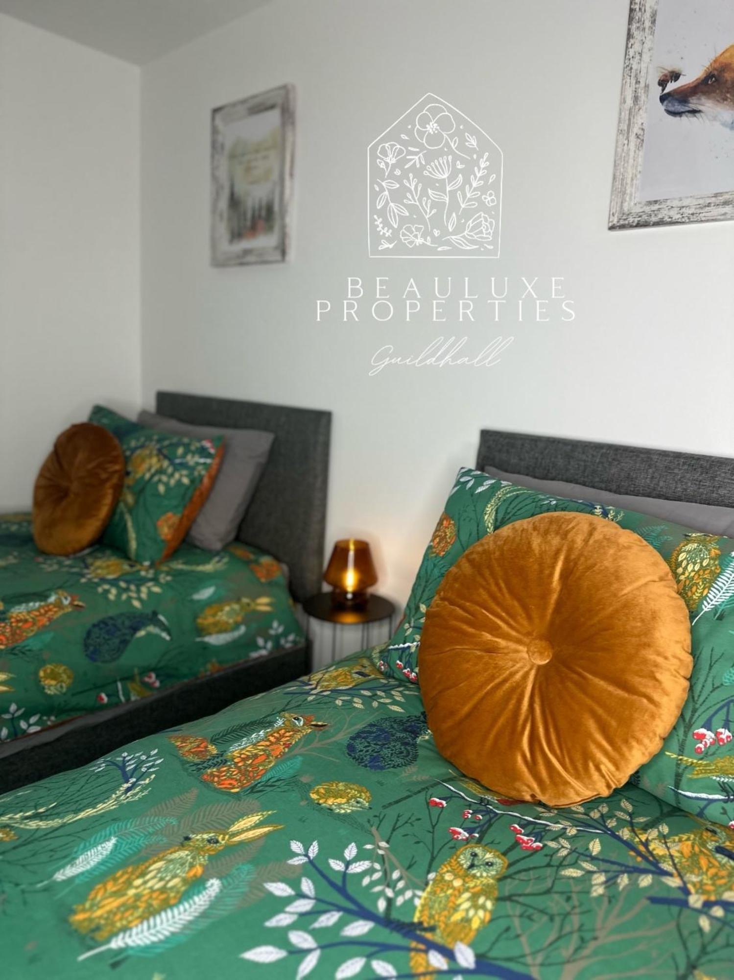 Guildhall - Beauluxe Large - 3 Bedroom - 4 Beds - Sleeps Upto 6 People Holiday home *
