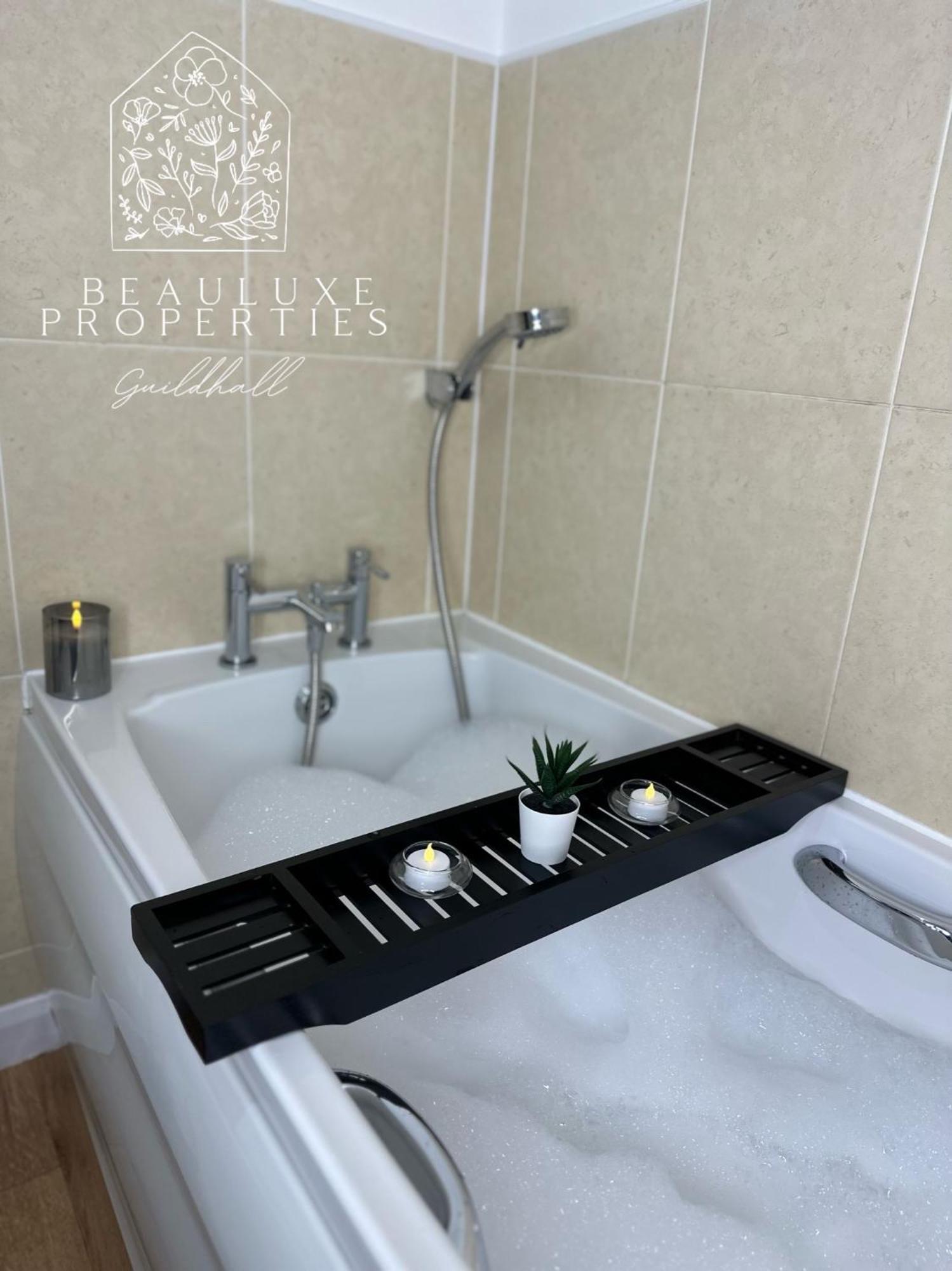 Guildhall - Beauluxe Large - 3 Bedroom - 4 Beds - Sleeps Upto 6 People