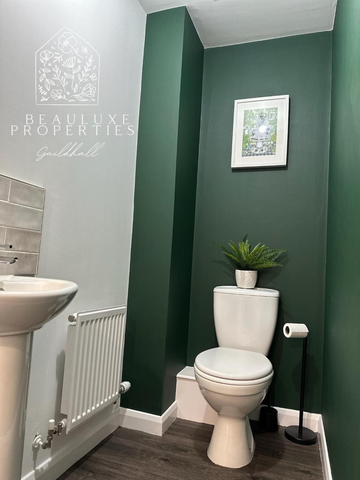 Guildhall - Beauluxe Large - 3 Bedroom - 4 Beds - Sleeps Upto 6 People * Church Gresley