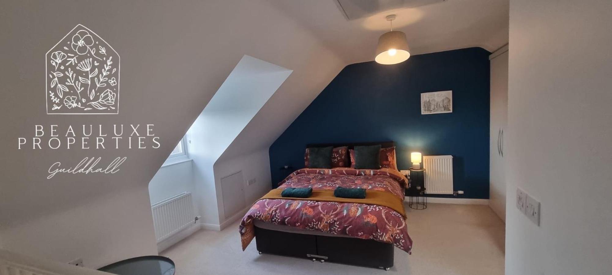 Guildhall - Beauluxe Large - 3 Bedroom - 4 Beds - Sleeps Upto 6 People